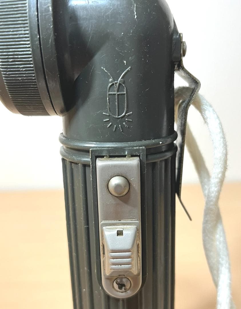 実働品 陸上自衛隊 L型ライト JTL-122-B 官給品 蛍マーク 昭和レトロ