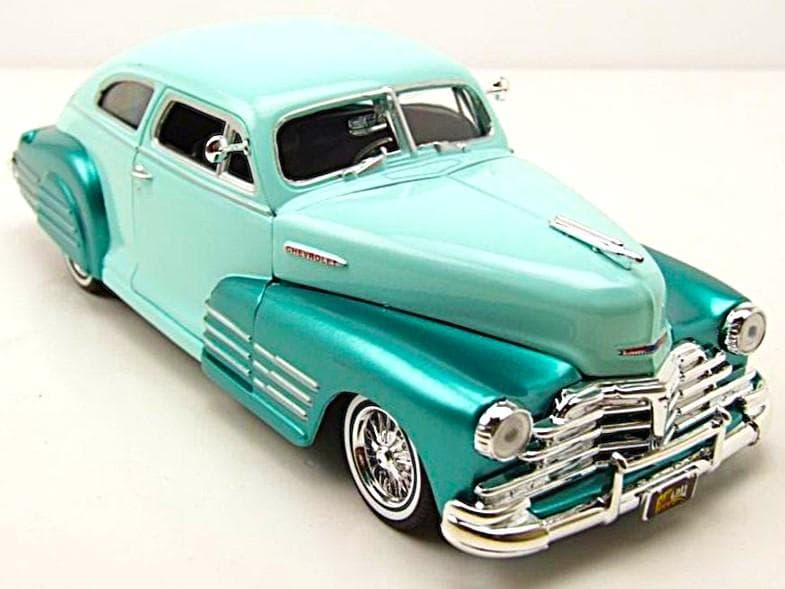ミニカー Motormax 1948 Chevy Fleetline Lowrider