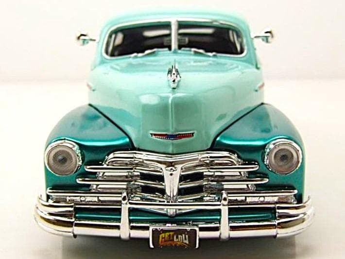 ミニカー Motormax 1948 Chevy Fleetline Lowrider