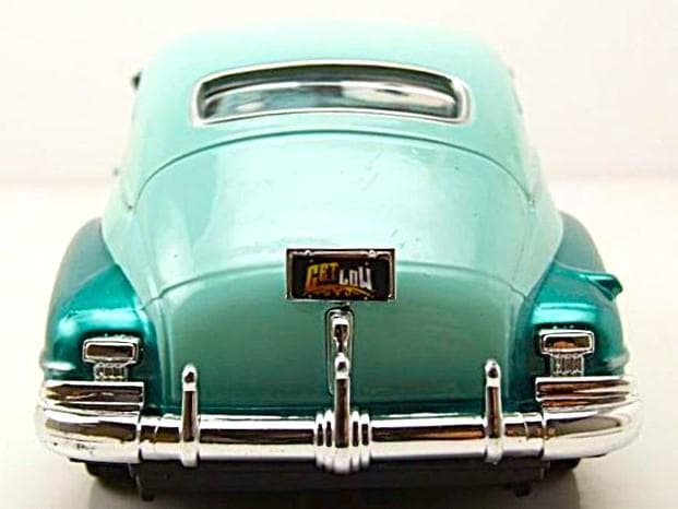 ミニカー Motormax 1948 Chevy Fleetline Lowrider