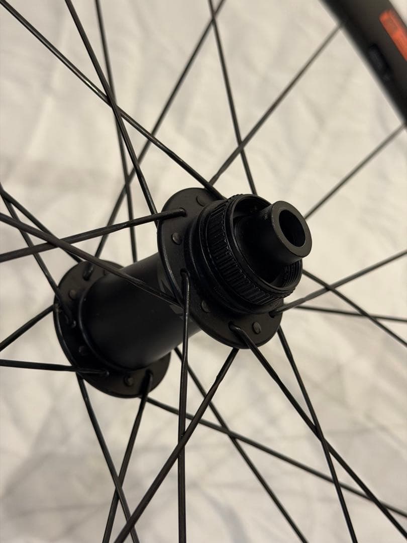 Zipp 303 firecrest 超軽量カーボンホイール前後　リア新品同様