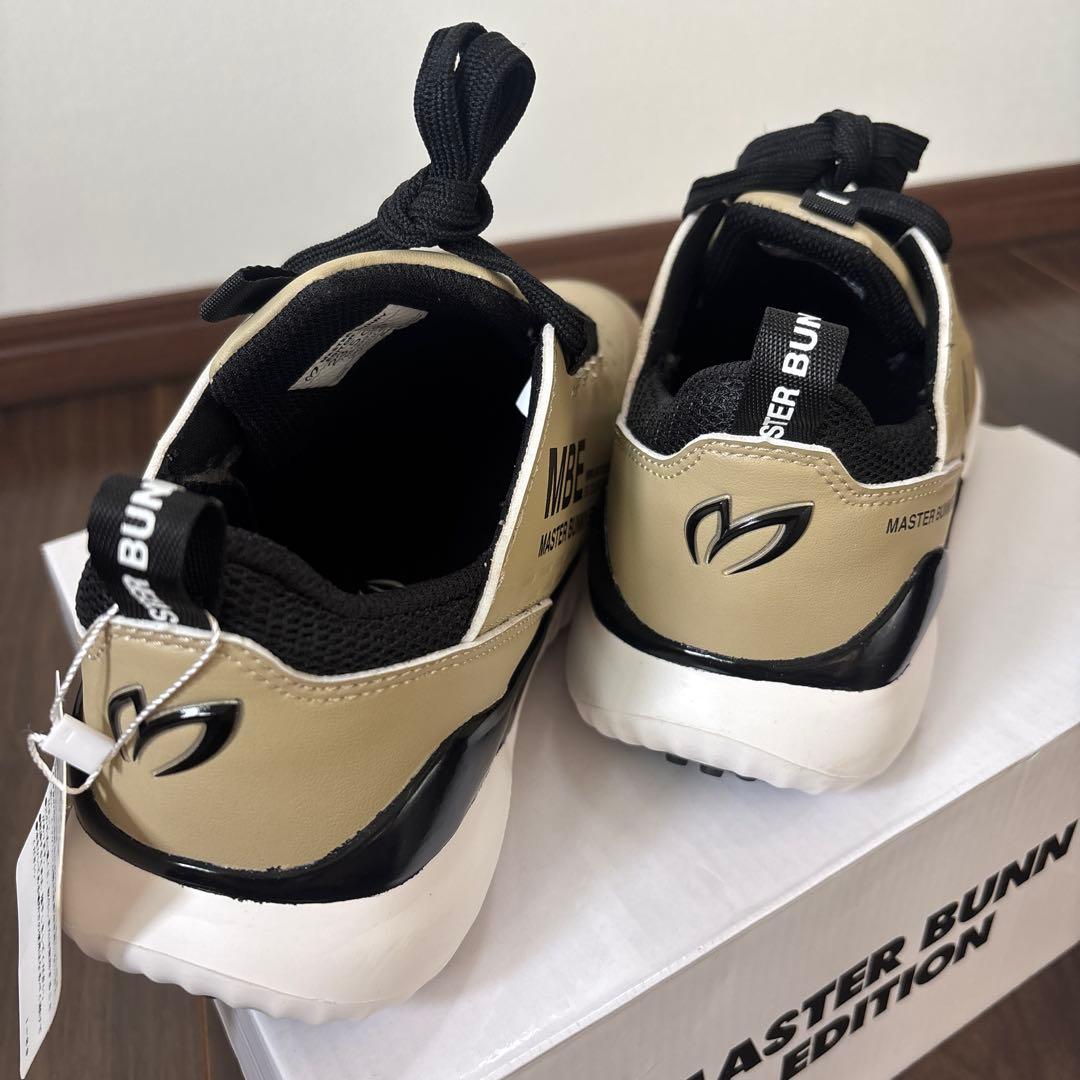 新品MASTER BUNNY EDITION ゴルフシューズ ベージュ23.5㎝