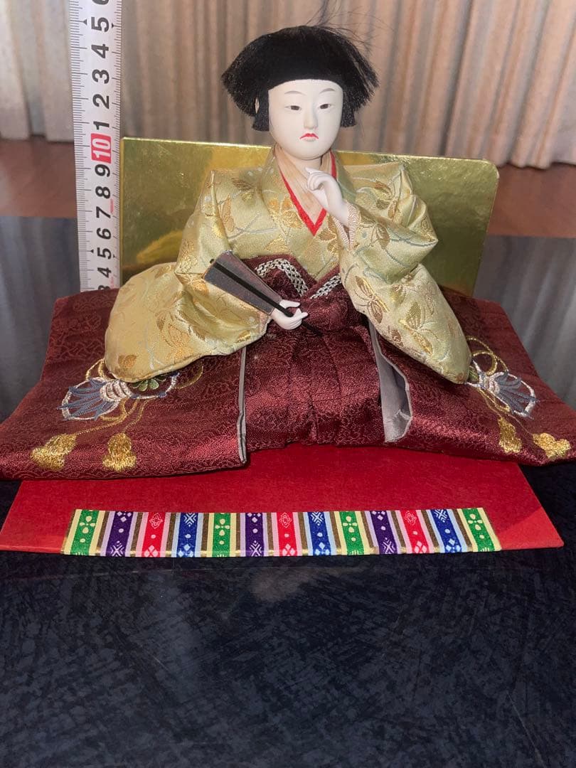 雛人形 伝統的和装 金色赤色