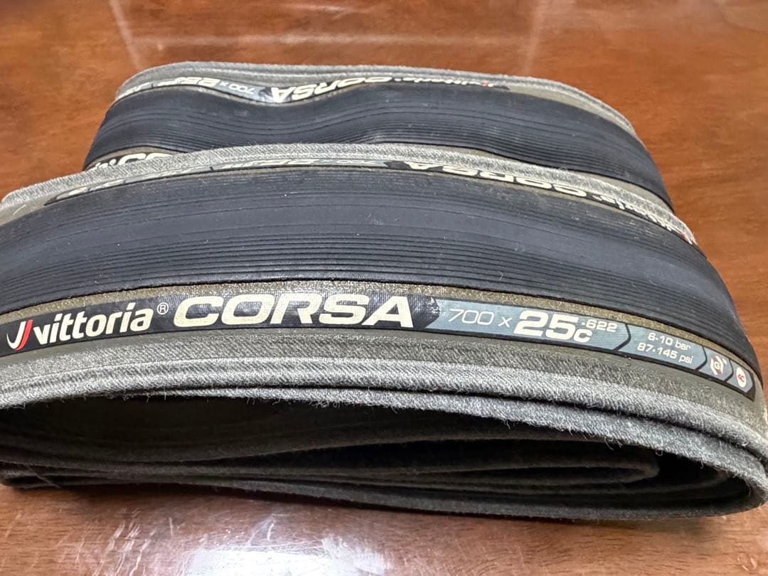 Vittoria Corsa 700x25C タイヤ クリンチャー（グレー）