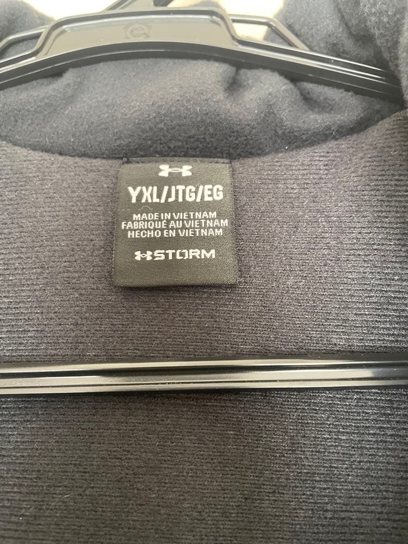 Under Armourアンダーアーマーフード付きベンチコートネイビー160cm