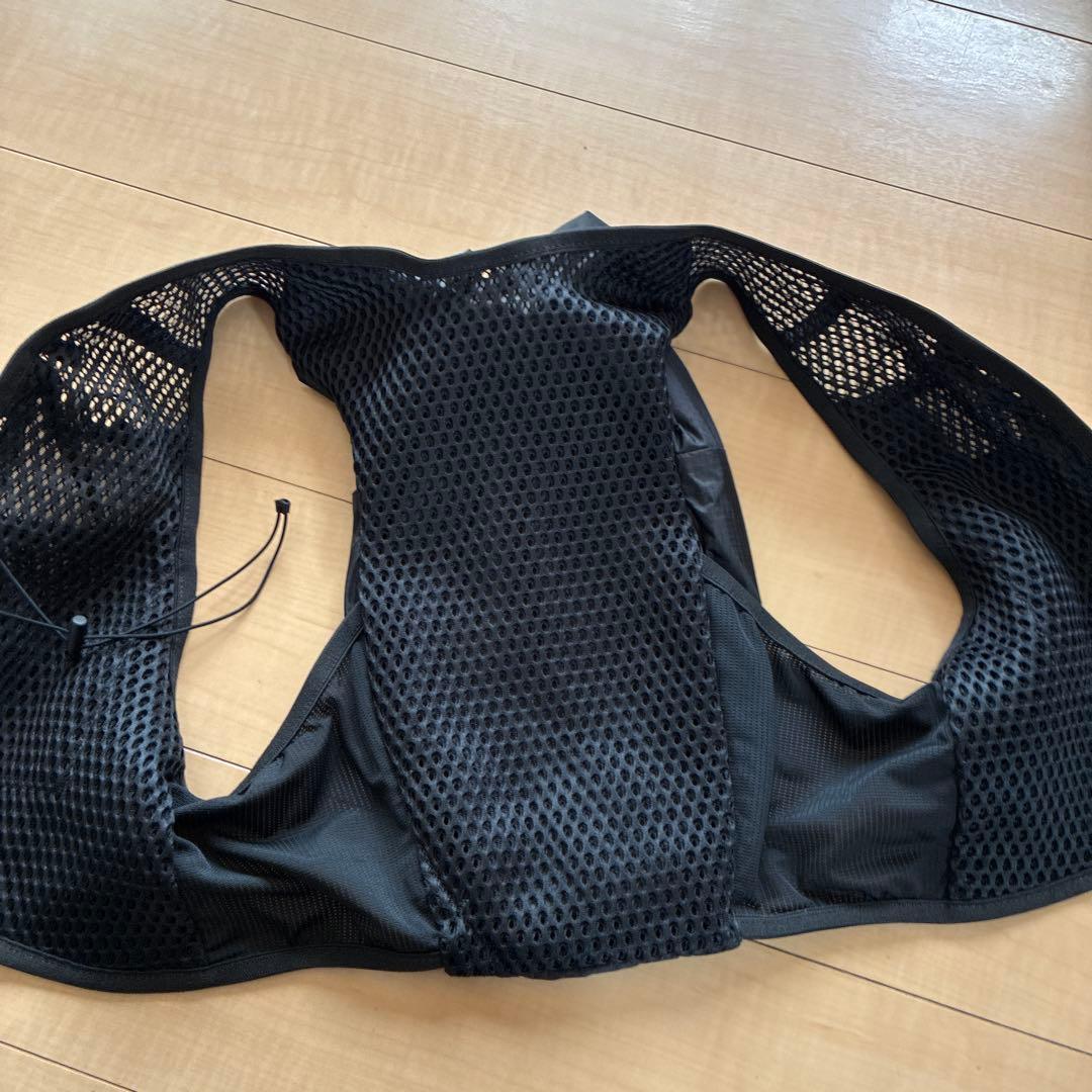 SALOMON ACTIVE SKIN 8 ブラック　SOFTFLASK 2本