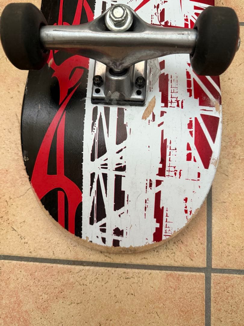 スケートボード 赤黒デザイン