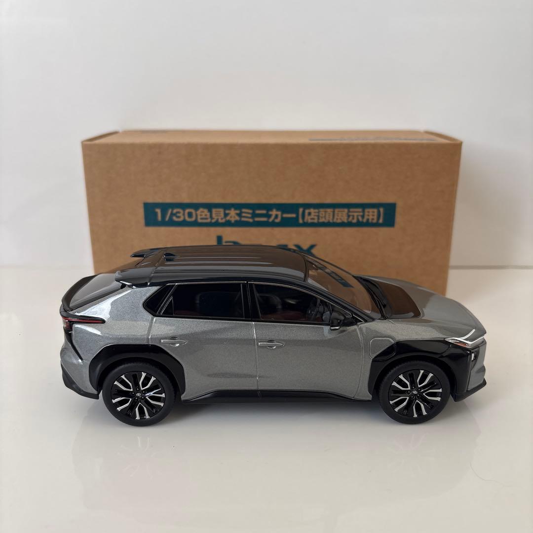 トヨタ 新型bZ4X ミニカーカラーサンプル プレシャスメタル【非売品】