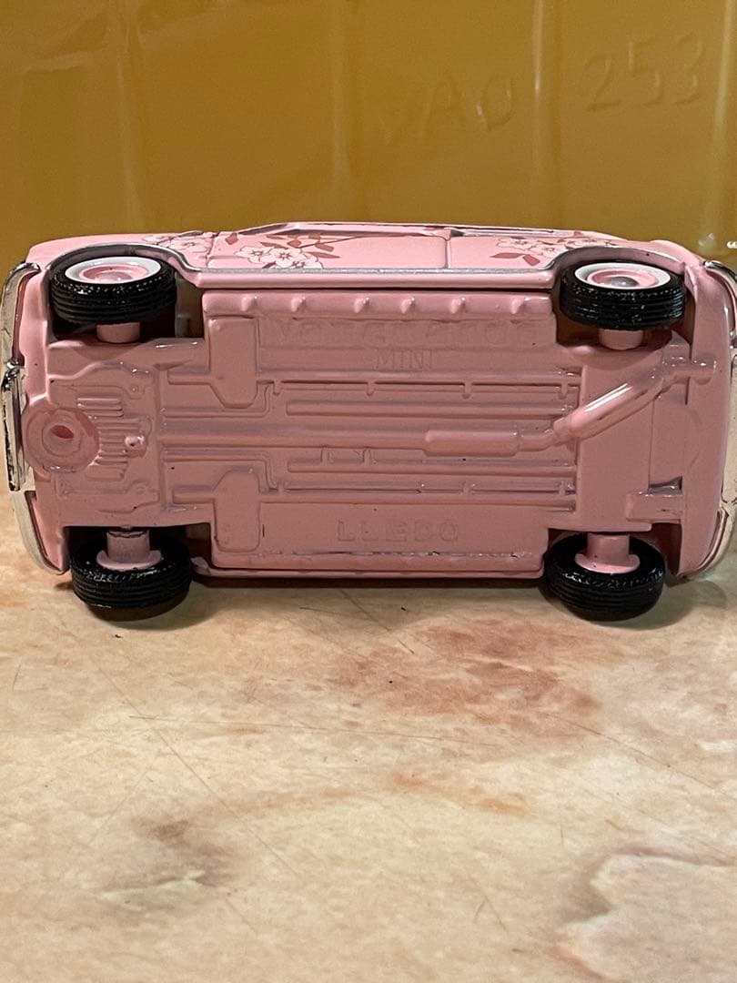Vanguards 花柄デザイン ピンクミニカー