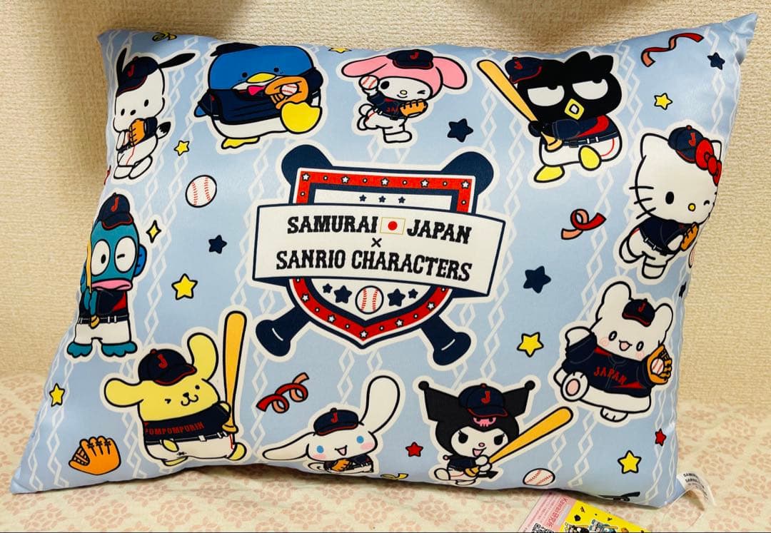 侍ジャパンユニフォーム型クッション、サンリオキャラクターズ 枕　2種セット