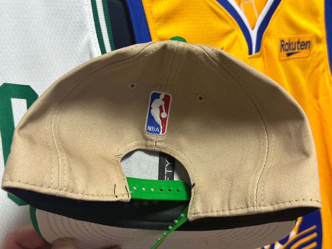 BOSTON CELTICS キャップ ベージュ/グリーン