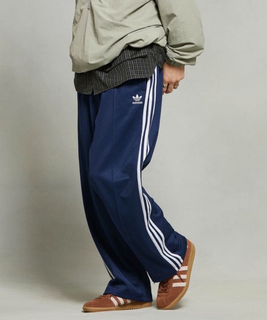 adidasアディカラー バギーフィット ファイヤーバードトラックパンツ