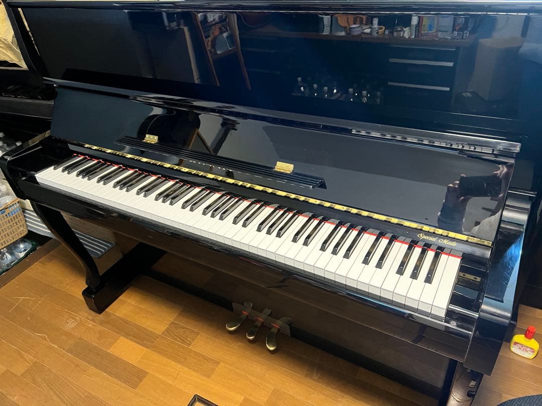 KAWAI アップライトピアノ 黒　猫足