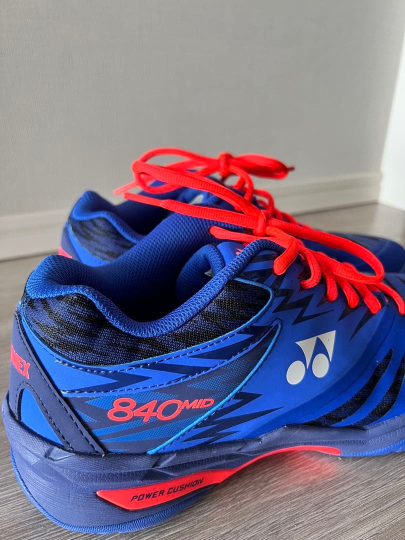 「美品」YONEX 840MID パワークッション バドミントンシューズ27.5