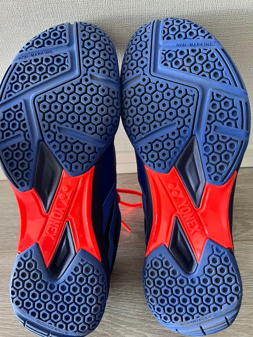 「美品」YONEX 840MID パワークッション バドミントンシューズ27.5