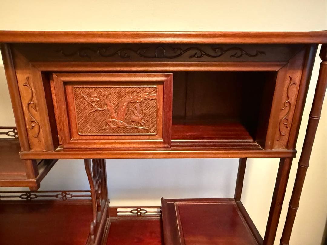【唐木家具】花梨 茶棚 飾り棚 違い棚 透かし彫り 高級銘木 茶箪笥 カリン材