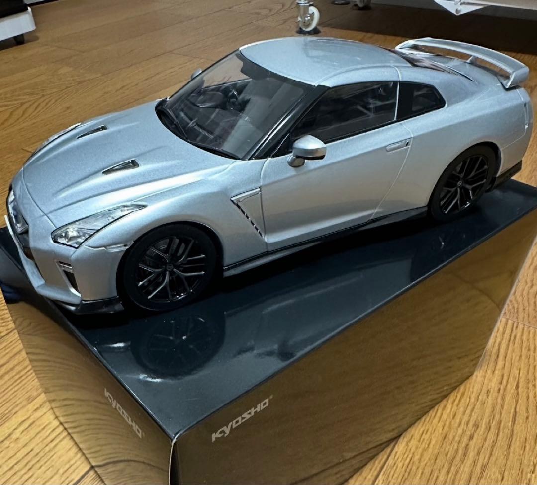 KYOSHO NISSAN GT-R シルバー ミニカー1/18