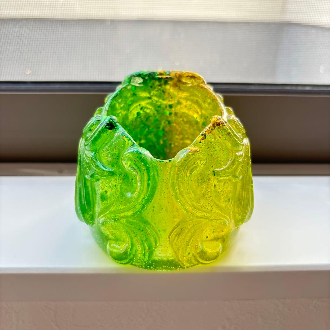 レジン　骸骨の小物入れ　イエローグリーン