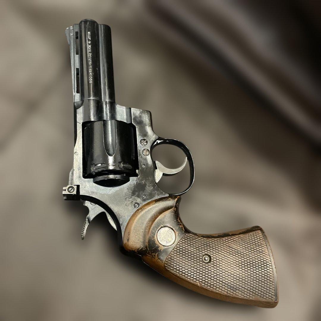 モデルガンMGCコルトパイソン4inブルーフィニッシュ　カート付