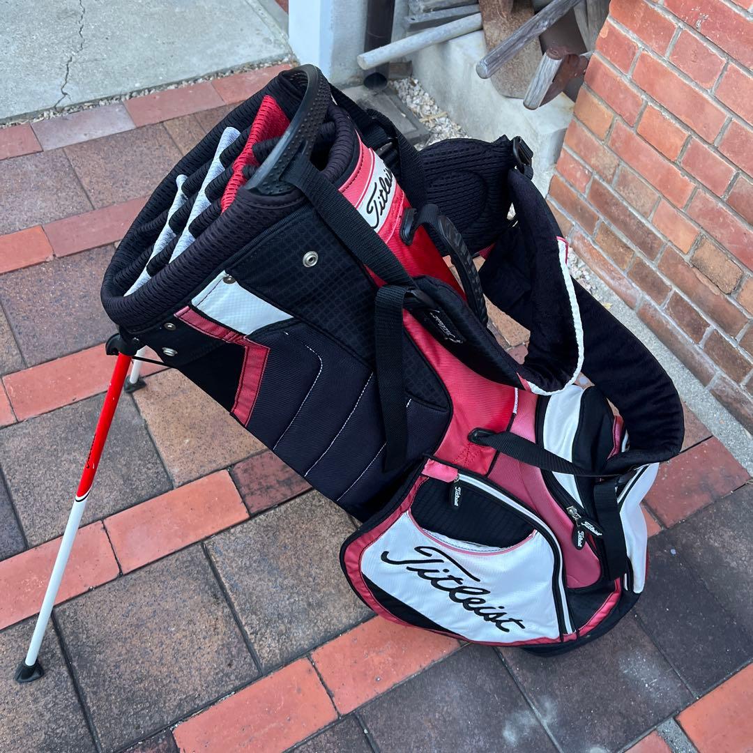 Titleist スタンドバッグ 黒/赤/白 軽量スタンドキャディバック