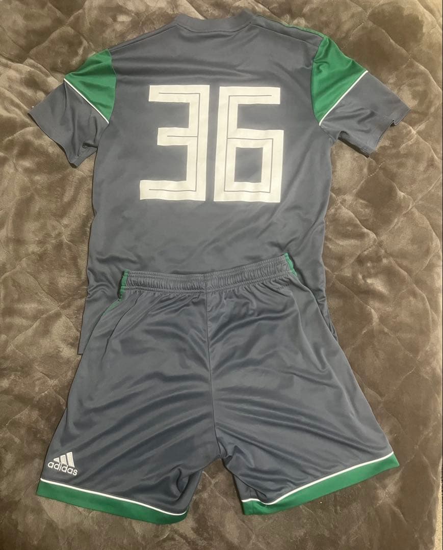 adidas サッカーウェア グレー・グリーン 36 L