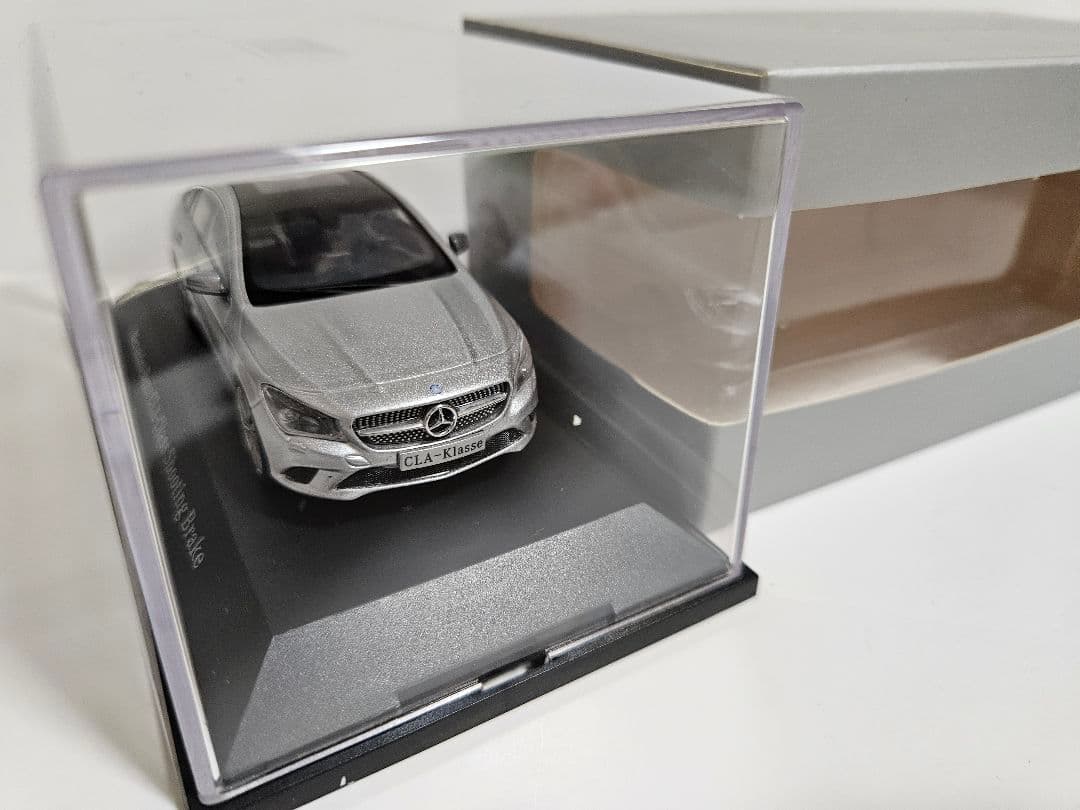 メルセデス・ベンツ CLA CLS シューティング ブレーク 1/43 ミニカー