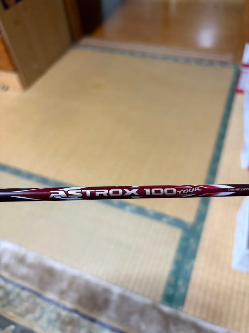 バドミントンラケット　アストロクス100ツアー