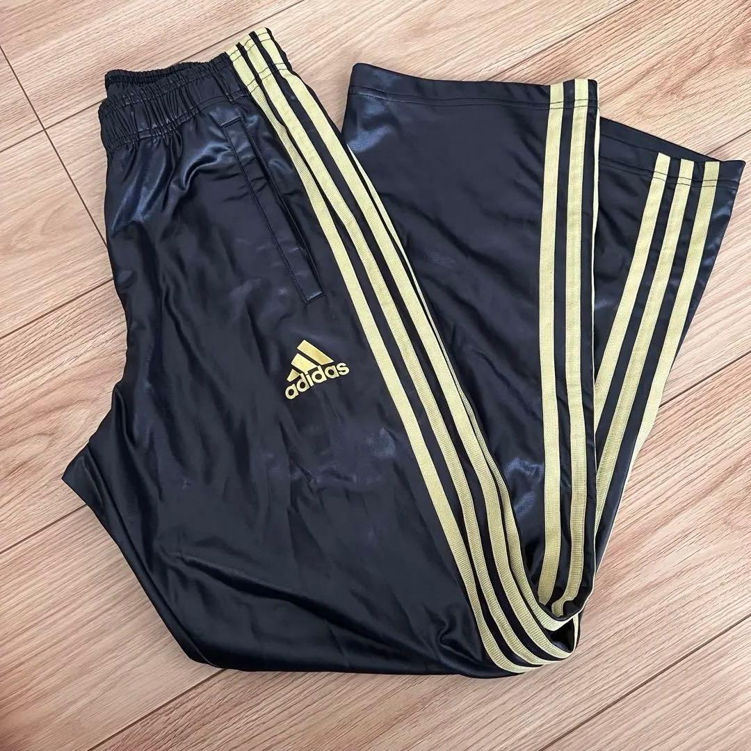 美品 adidasコーティング トラックジャケットSサイズ上下セット 着画あり⭐︎
