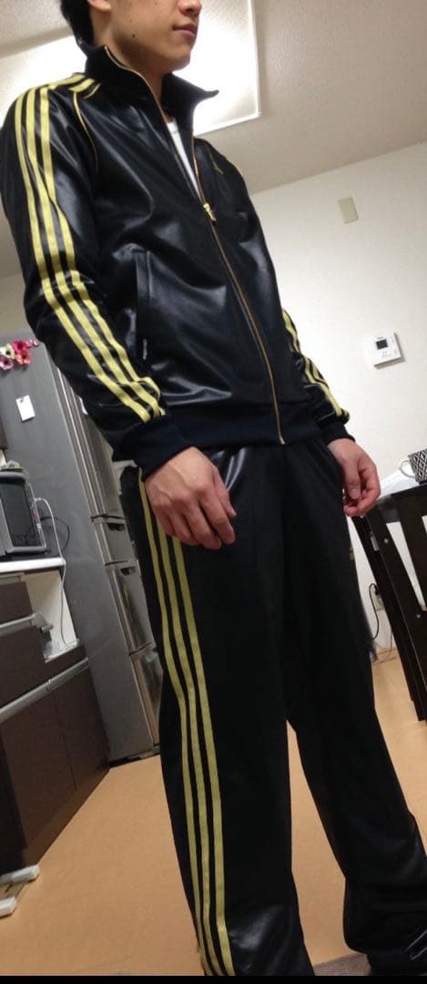 美品 adidasコーティング トラックジャケットSサイズ上下セット 着画あり⭐︎