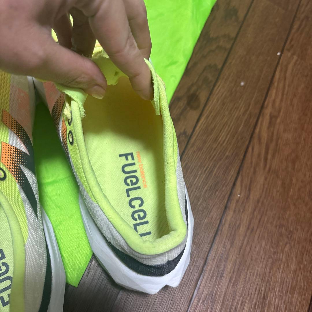 FuelCell スパイクシューズ イエロー/オレンジ