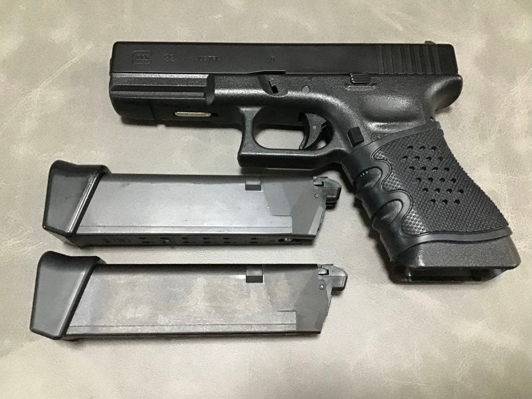 東京マルイ GLOCK 22 ガスガン マガジン2本とラバーグリップ付