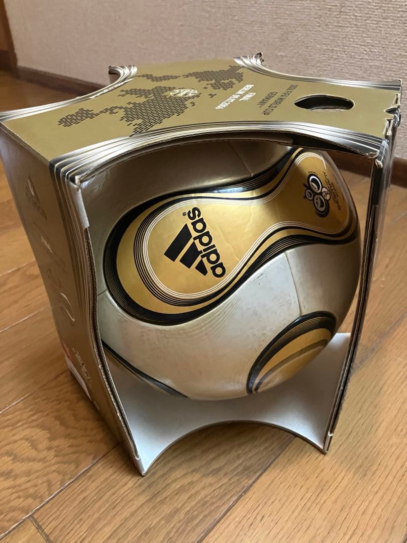 チームガイスト　adidasサッカーボール