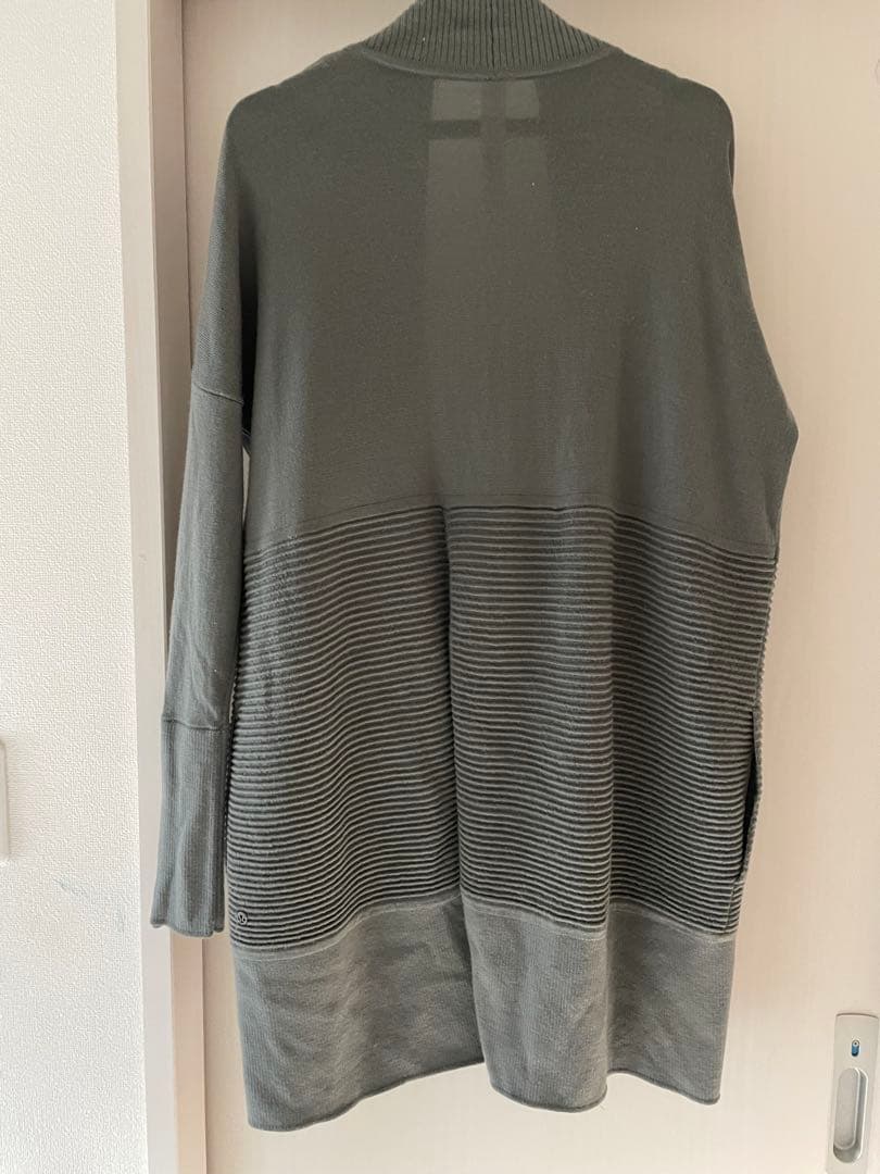 Lululemon カーディガン