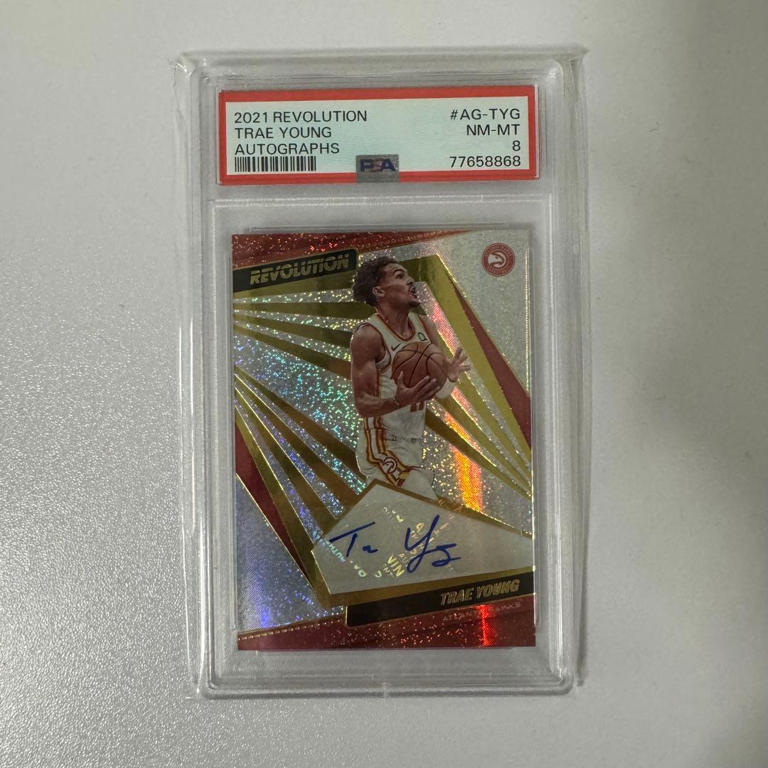 トレイヤング　直筆サイン　オート　panini Revolution PSA8