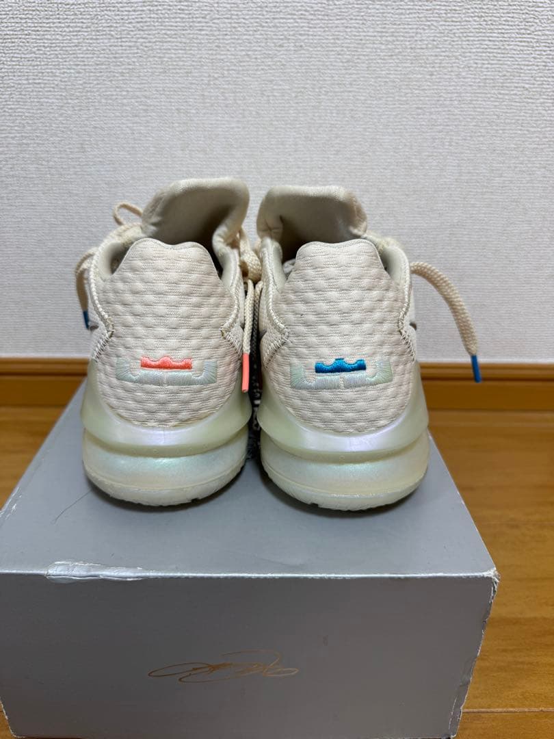 Nike LeBron 17 low ベージュ シューズ