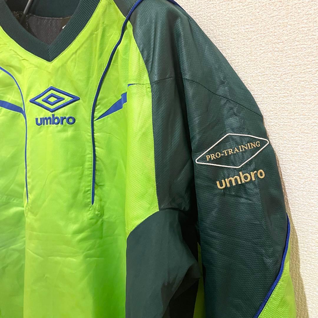 未使用級 レアカラー umbro 中綿ピステ ウーヴンジャケット トレーニング