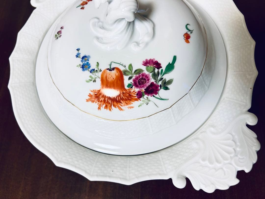 マイセン ノイブランデンシュタイン　レリーフ 三つ花 ベジタブルボウル 蓋付き