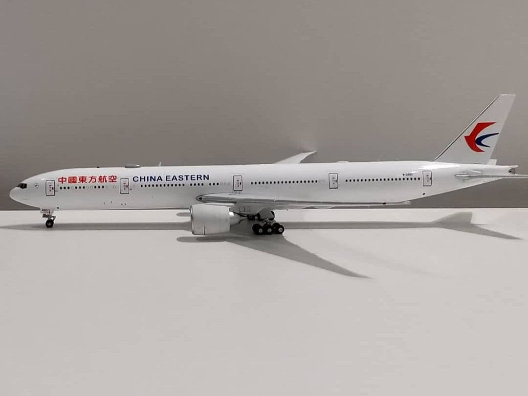 中国東方航空 Boeing 777-300 1/400