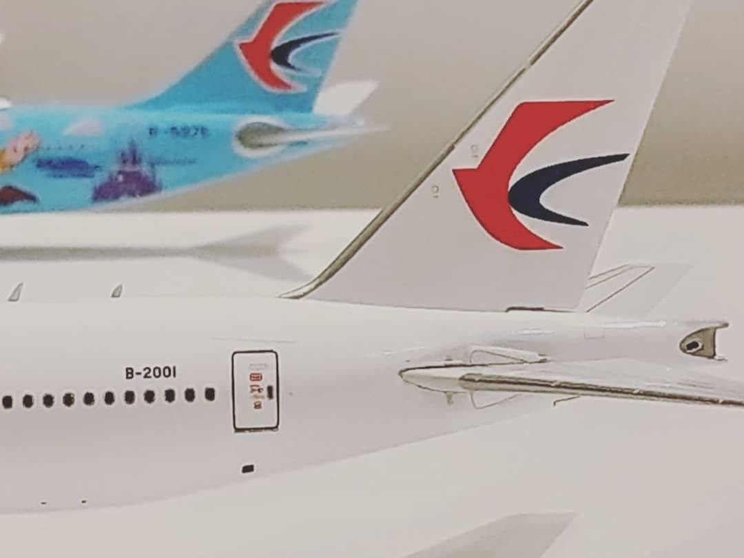 中国東方航空 Boeing 777-300 1/400