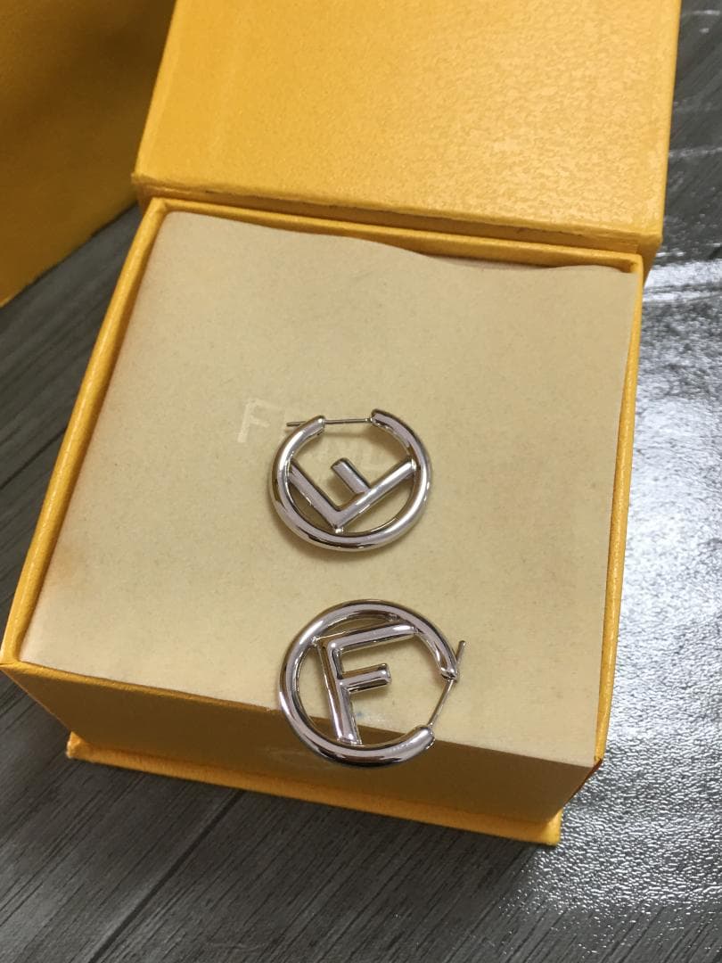 国内即納【フェンディ】ピアス　両耳用