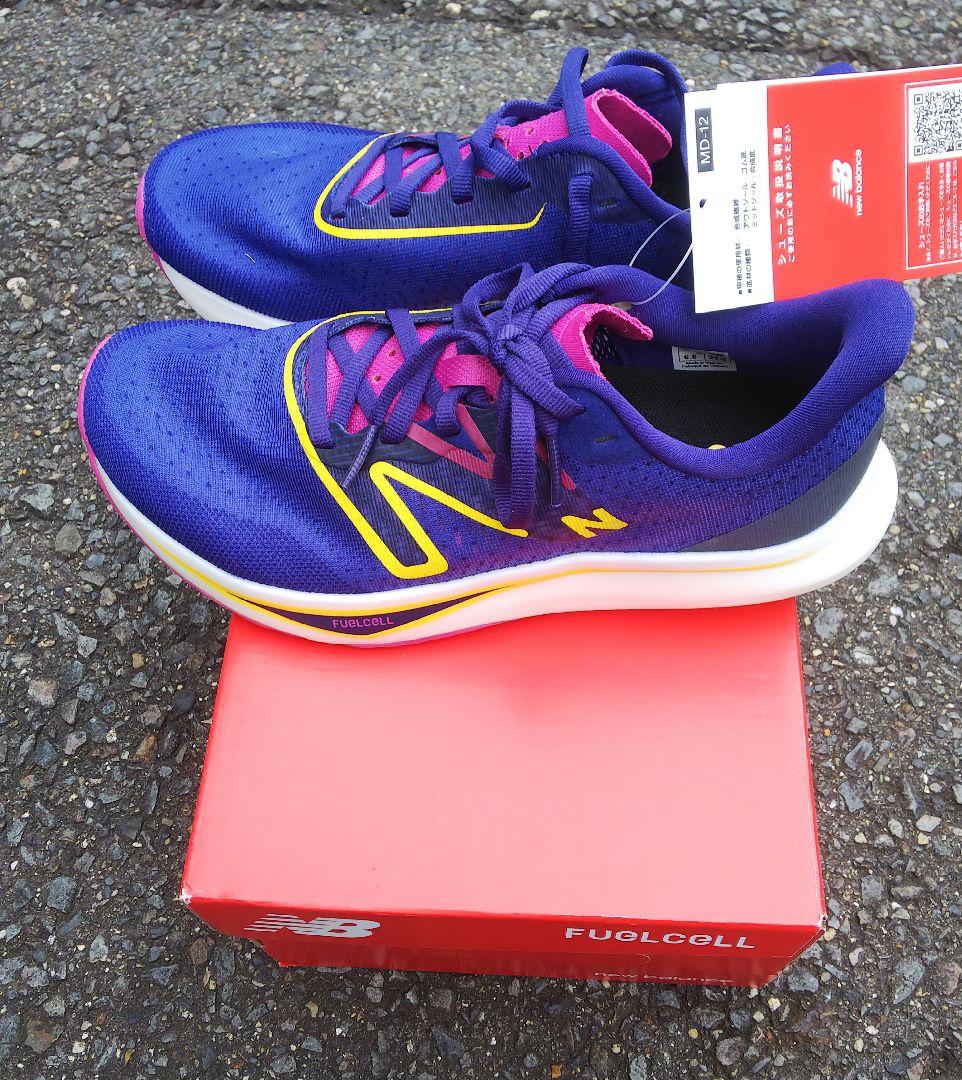New Balance FuelCell フューエルセル 23.5
