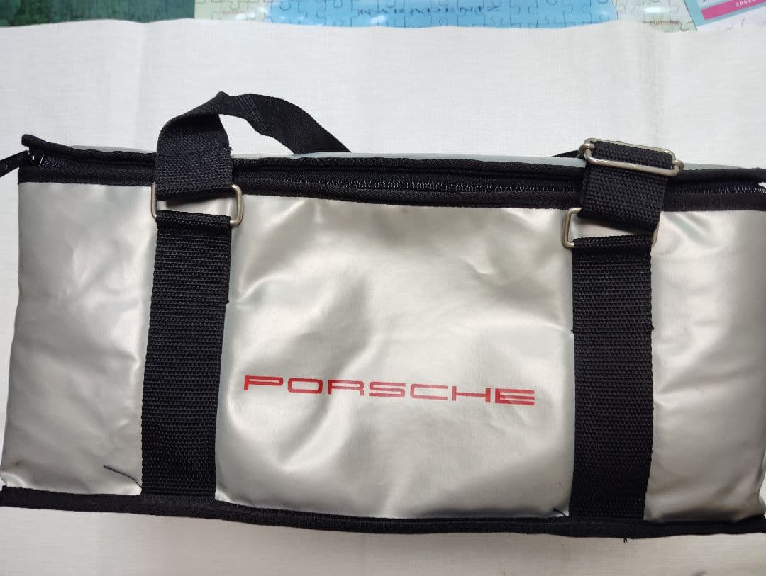 Porsche クーラーボックスタイプシルバー ナイロンバッグPORSCHEロゴ