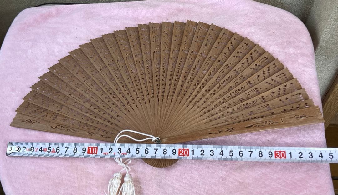 透かし彫り　白壇扇　未使用品