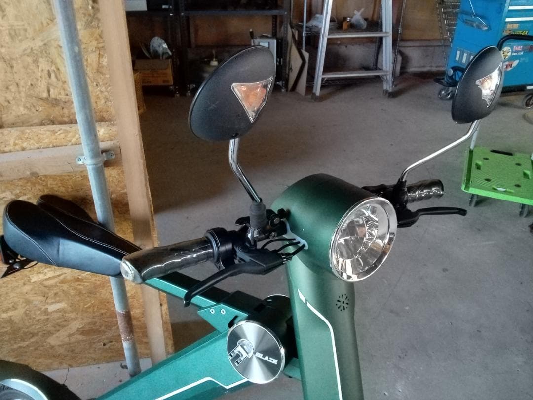 展示のみの電動自転車2台、バッテリーなし、モーターなし、現地受け取り