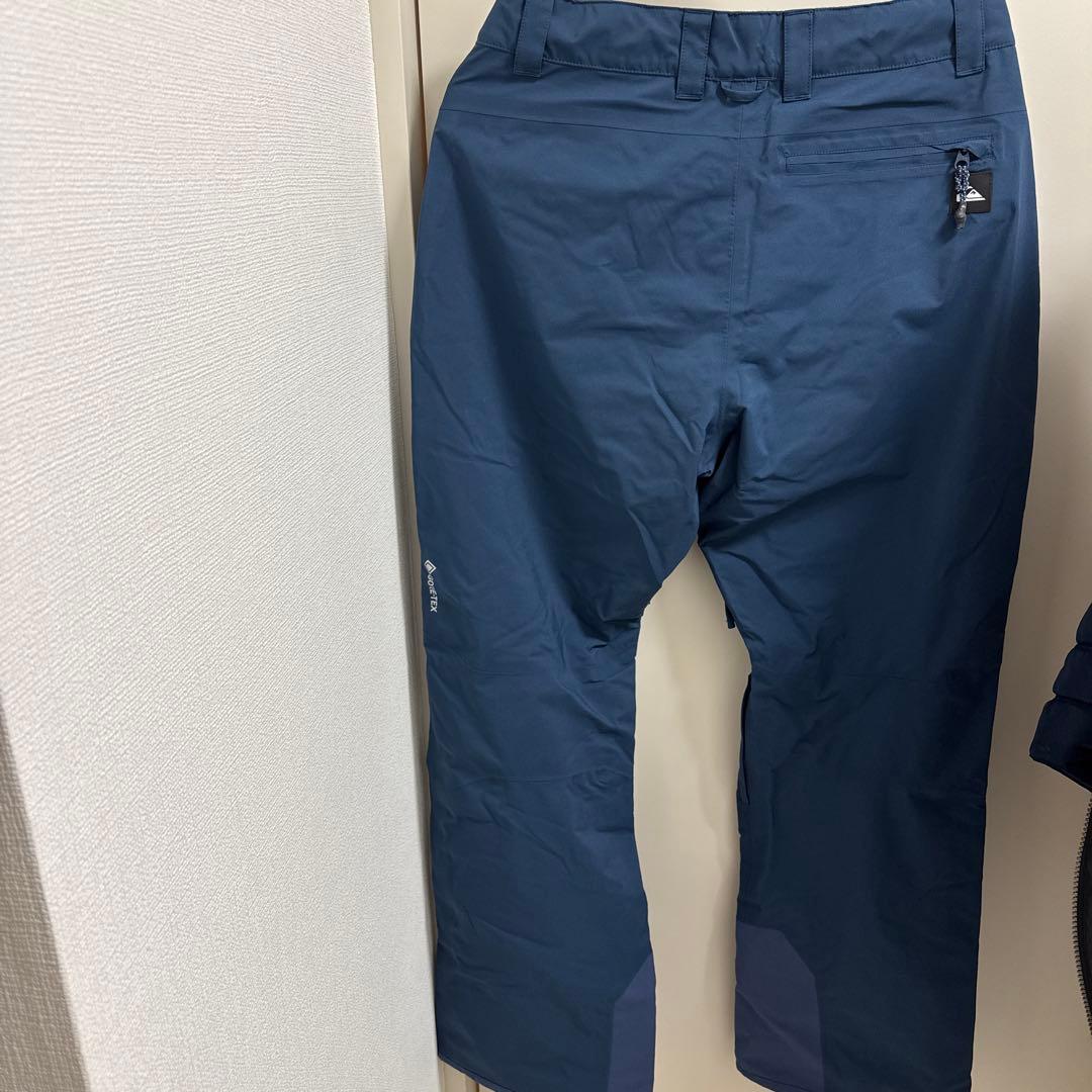 【新品】クイックシルバー GORE-TEX スノーパンツ定価40,000円