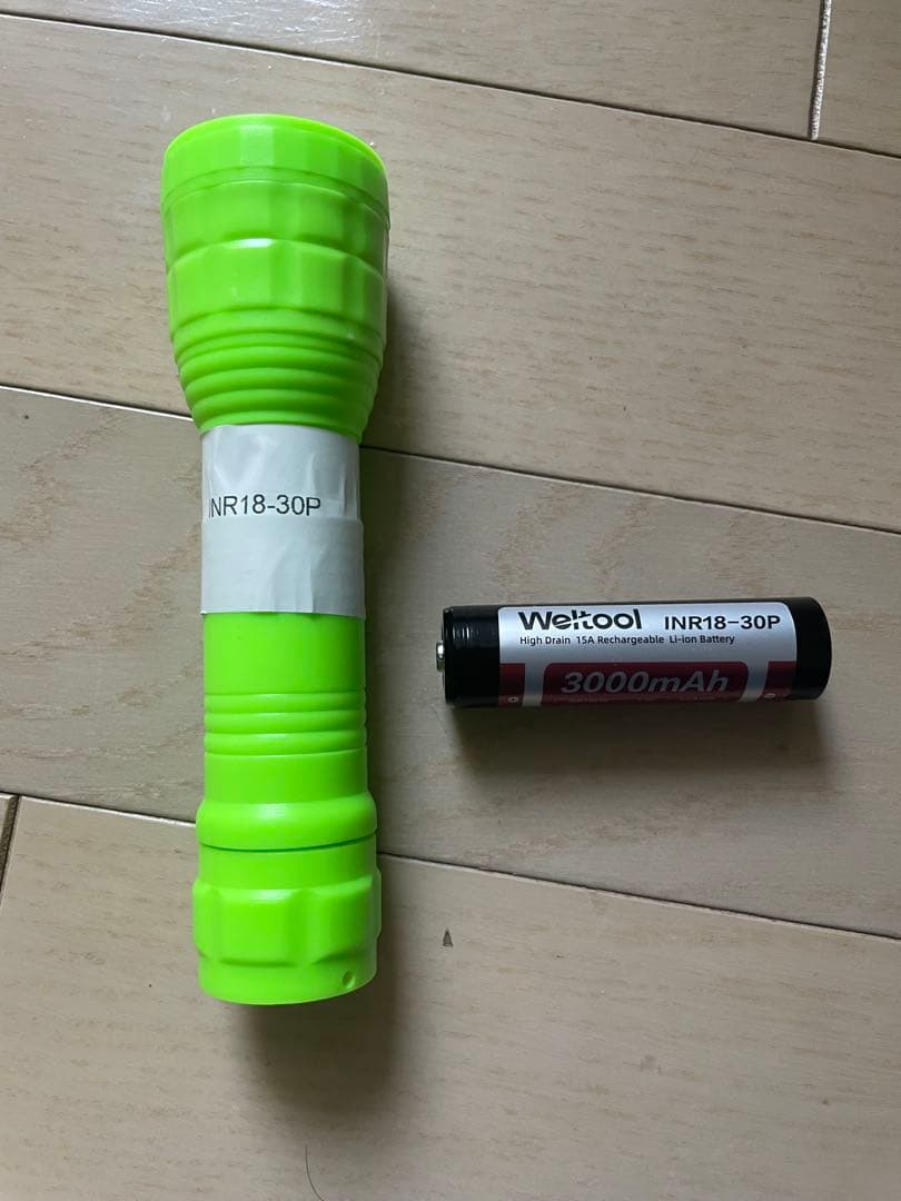 新品Weltool T2 LED Flashlite 3000mAhバッテリー付