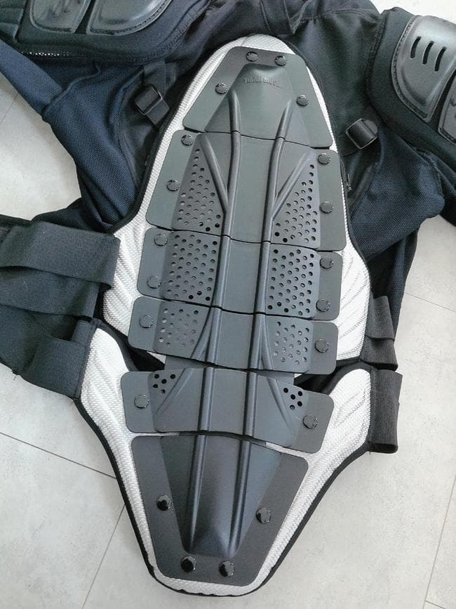 美品 鎧武者 YOROI MUSHA 脊髄プロテクター付き ボディプロテクターM