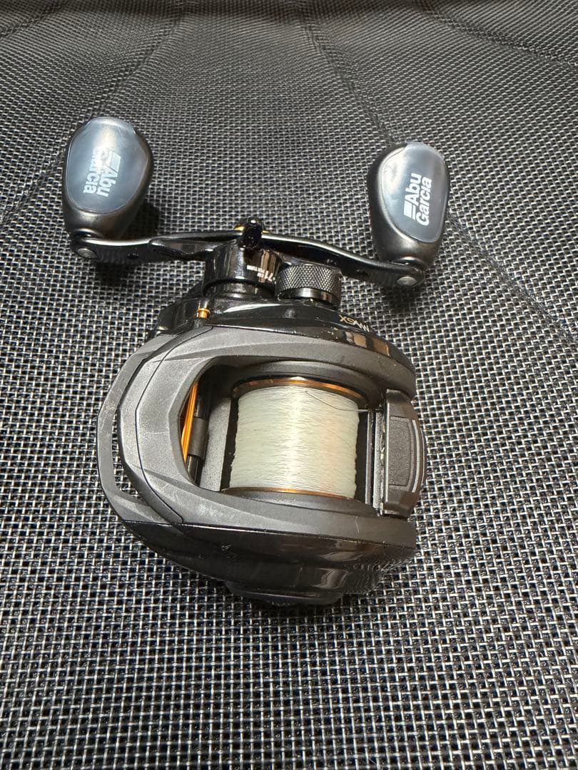 Abu Garcia PROMAX4 ベイトリール　ナイロン100m付き