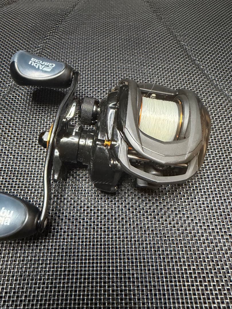 Abu Garcia PROMAX4 ベイトリール　ナイロン100m付き