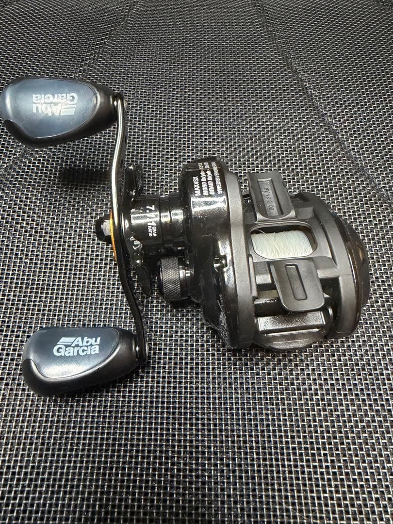Abu Garcia PROMAX4 ベイトリール　ナイロン100m付き